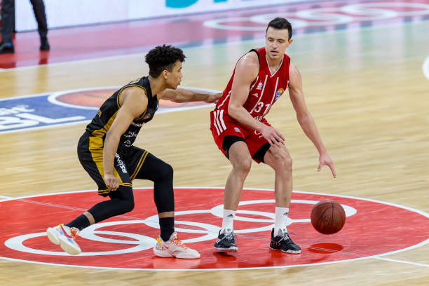 了自己在女 了自己在女