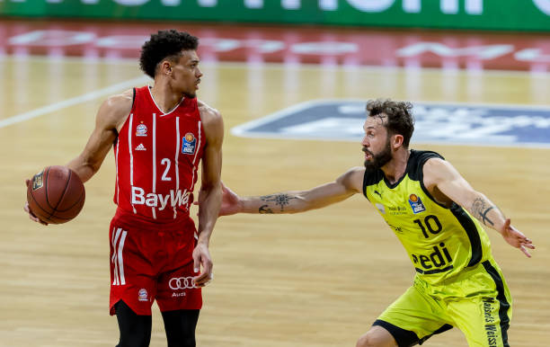 使裁判的表 使裁判的表